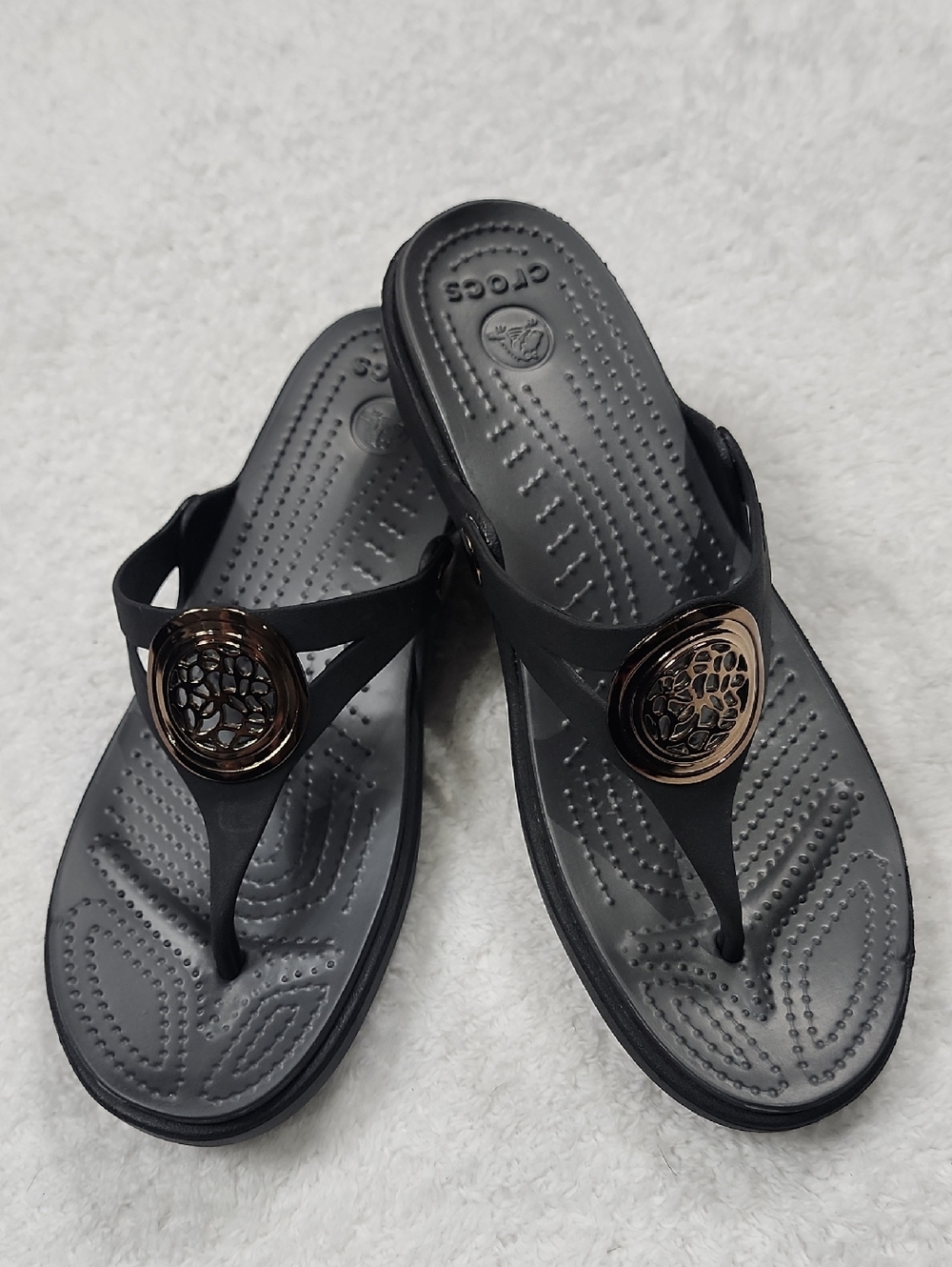 Crocs Sanrah Gold Medallion Circle Sandal Flip Flops New